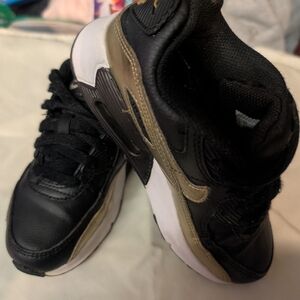 Nike Kids Sneakers in Black and Gold